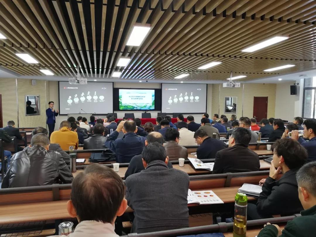都佰城：合肥市教育局召开中小学运动场地新国标培训会